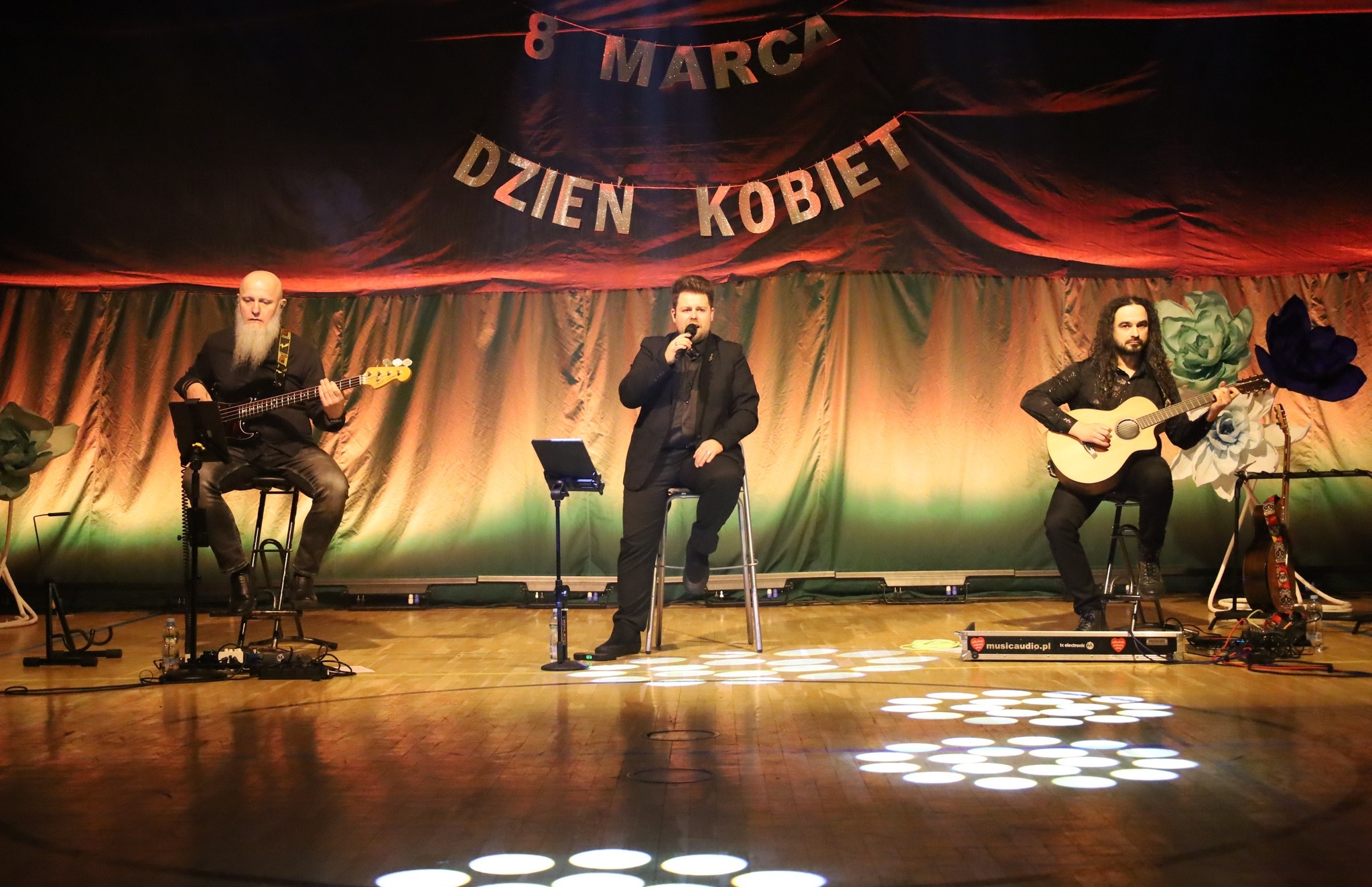 Koncert w Jabłoniu z okazji Dnia Kobiet – wieczór pełen emocji i wzruszeń