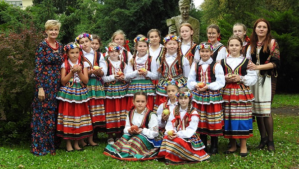 Zakup strojów ludowych dla zespołu Jabłoneczka