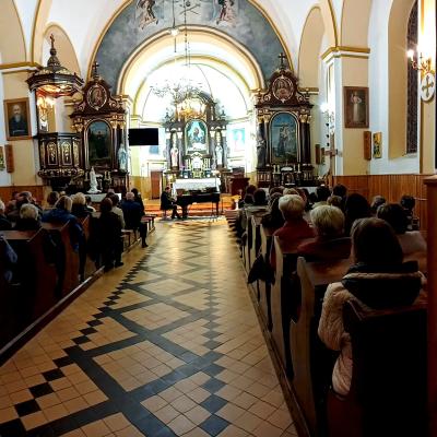 Mieszkańcy i przyjaciele Gminy Jabłoń zasłuchani podczas występu