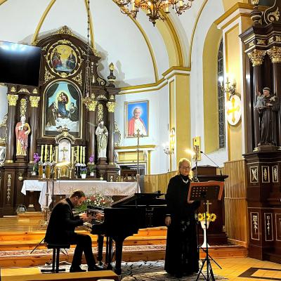 Polska śpiewaczka mezzosopran Anna Radziejewska oraz pianista Paweł Sommer